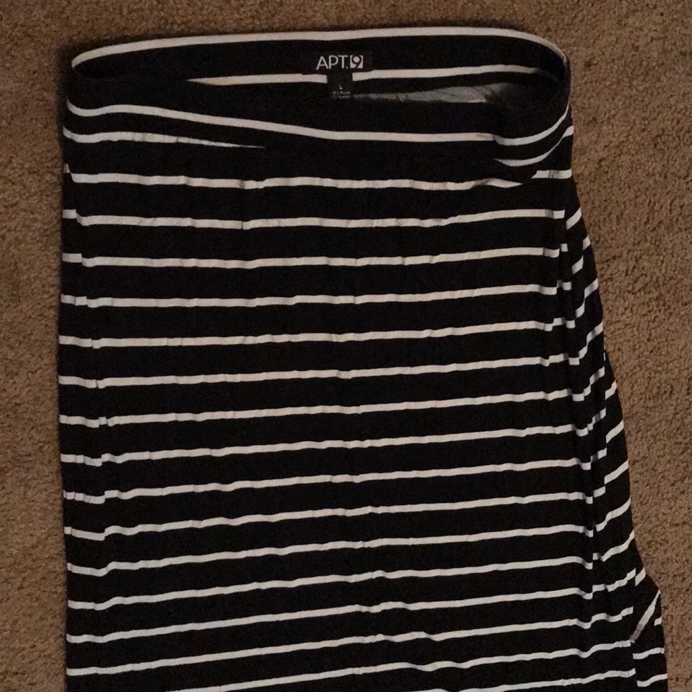 Large maxi skirt - Picture 2 of 3
